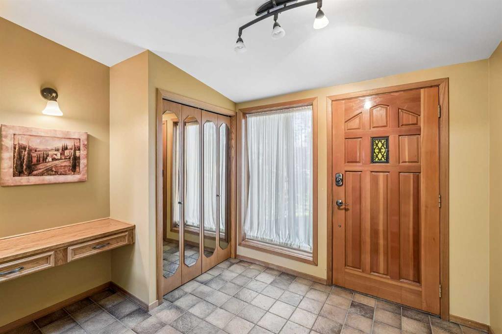 Picture for 31 Edgehill Bay NW