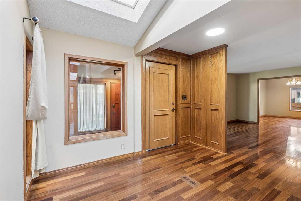 Picture for 31 Edgehill Bay NW