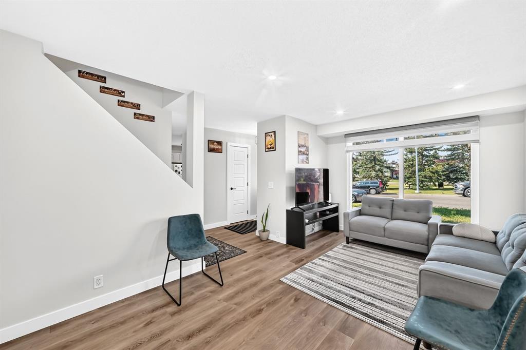 Picture for 40 Falconridge Close NE