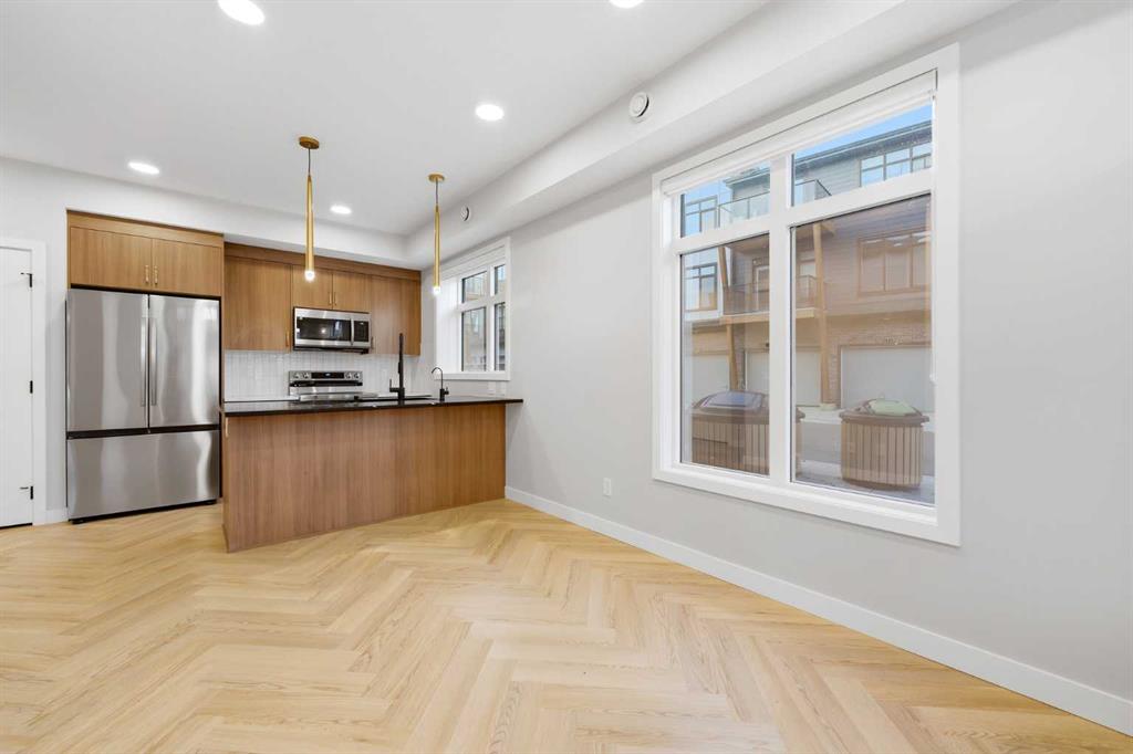 Picture for 301, 562 Seton Circle SE