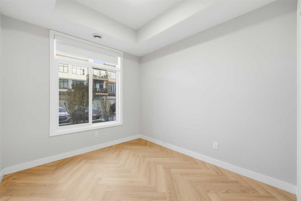 Picture for 301, 562 Seton Circle SE