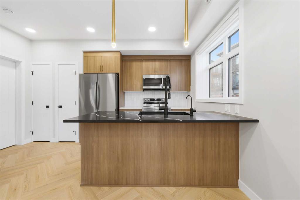 Picture for 301, 562 Seton Circle SE