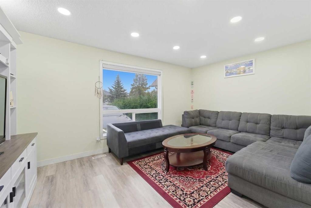 Picture for 53 Falchurch Road NE