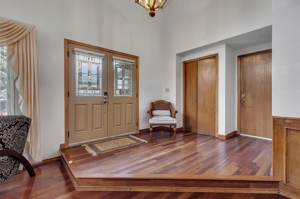 Picture for 24 Woodgrove Crescent SW