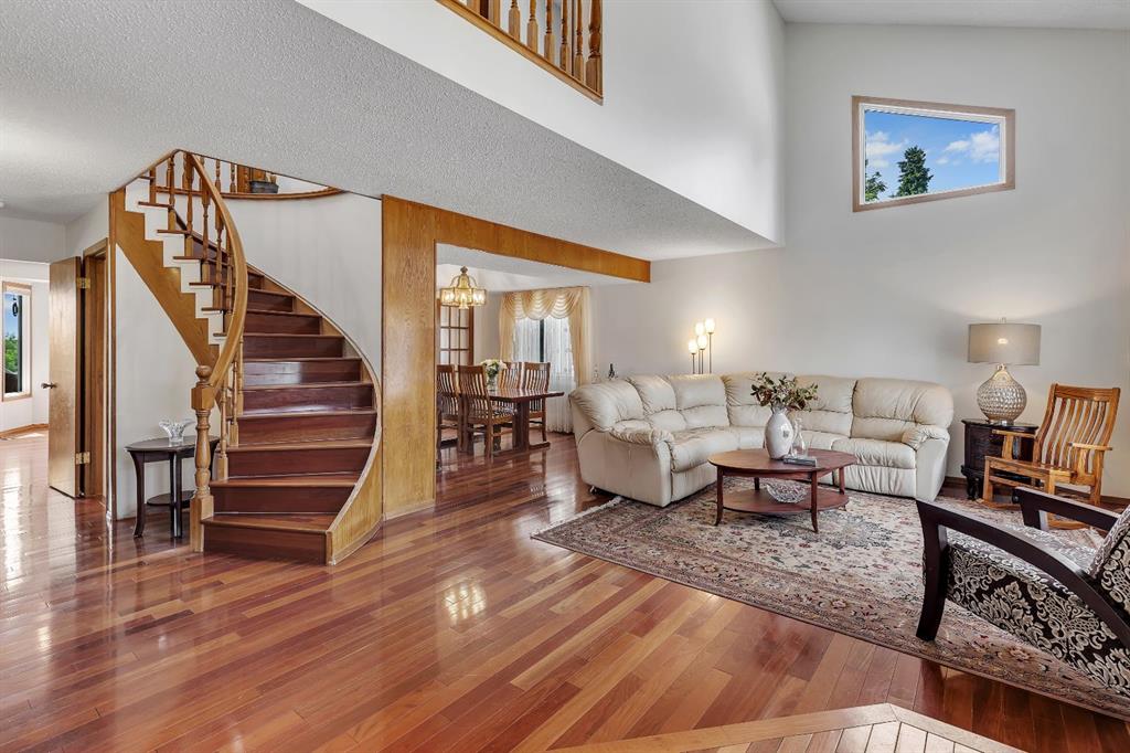Picture for 24 Woodgrove Crescent SW