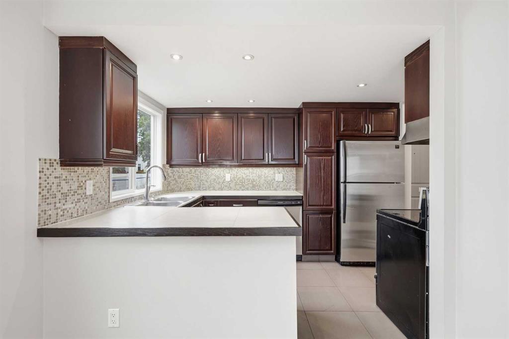 Picture for B, 2115 35 Avenue SW