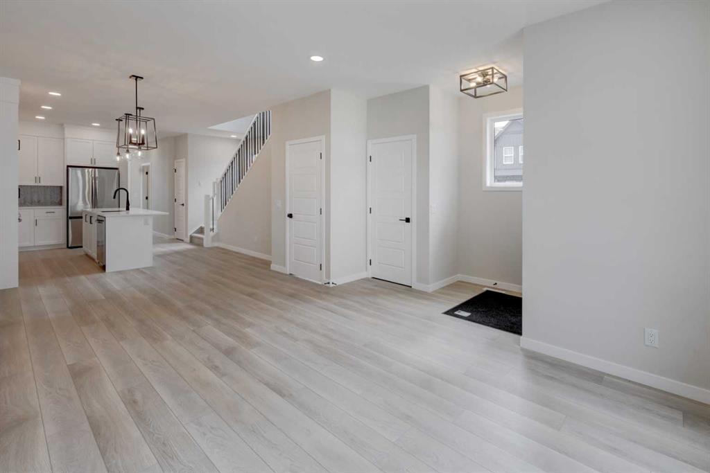 Picture for 2002 Cobblebrook Crescent SW