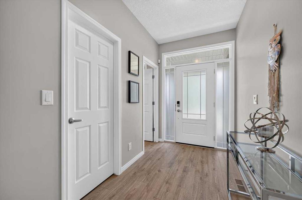 Picture for 33 Yorkville Green SW