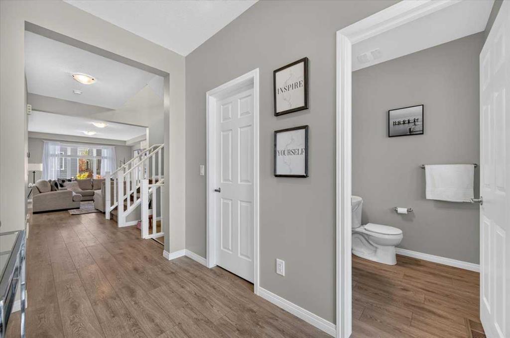 Picture for 33 Yorkville Green SW