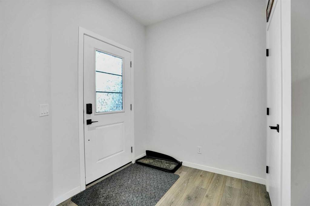 Picture for 1014 Bayview Rise SW