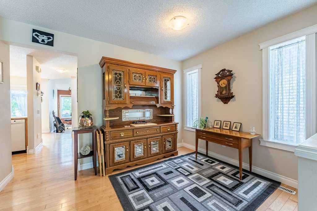 Picture for 250 Mt Lorette Close SE