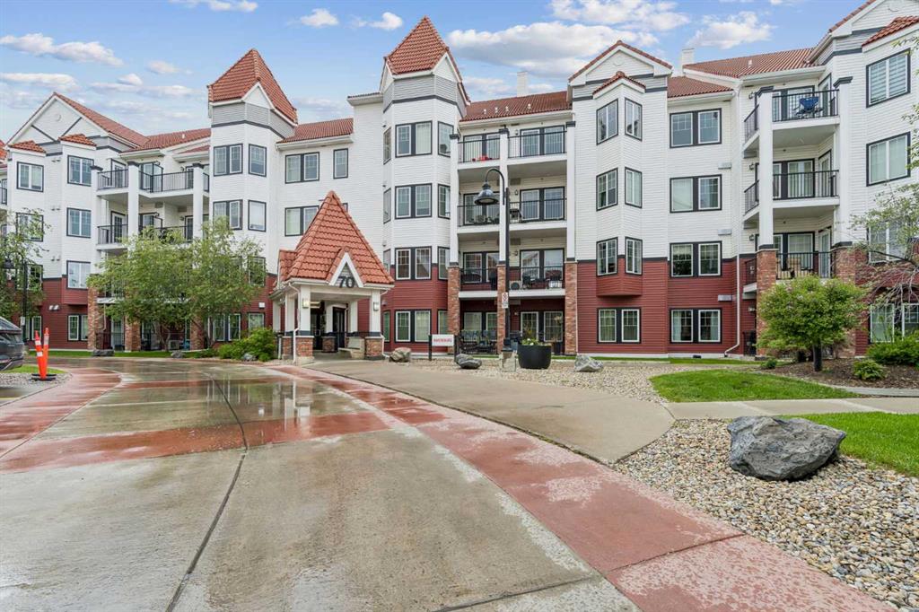 Picture for 216, 70 Royal Oak Plaza NW