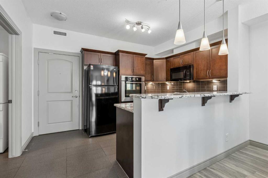 Picture for 216, 70 Royal Oak Plaza NW