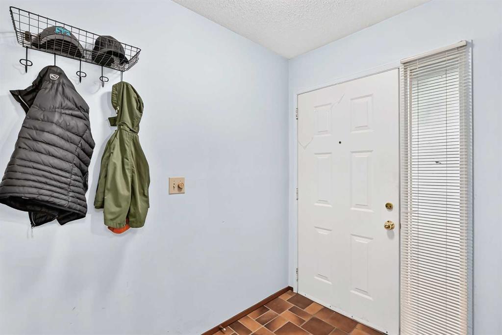 Picture for 11 rundlemere Place NE