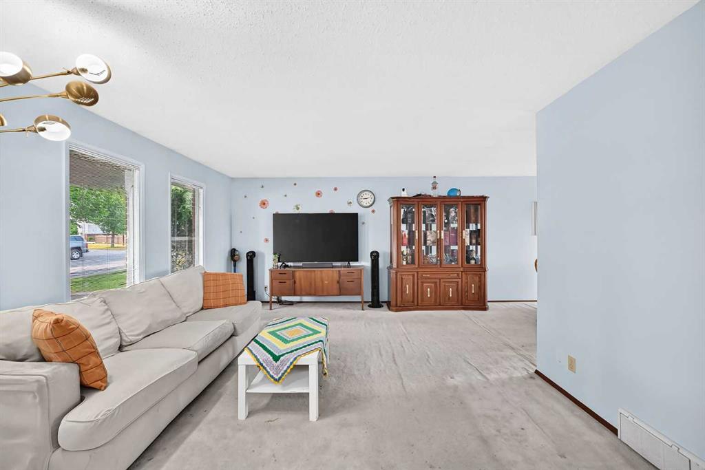 Picture for 11 rundlemere Place NE