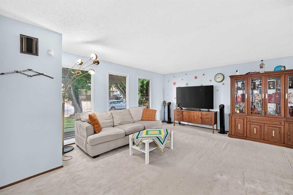 Picture for 11 rundlemere Place NE