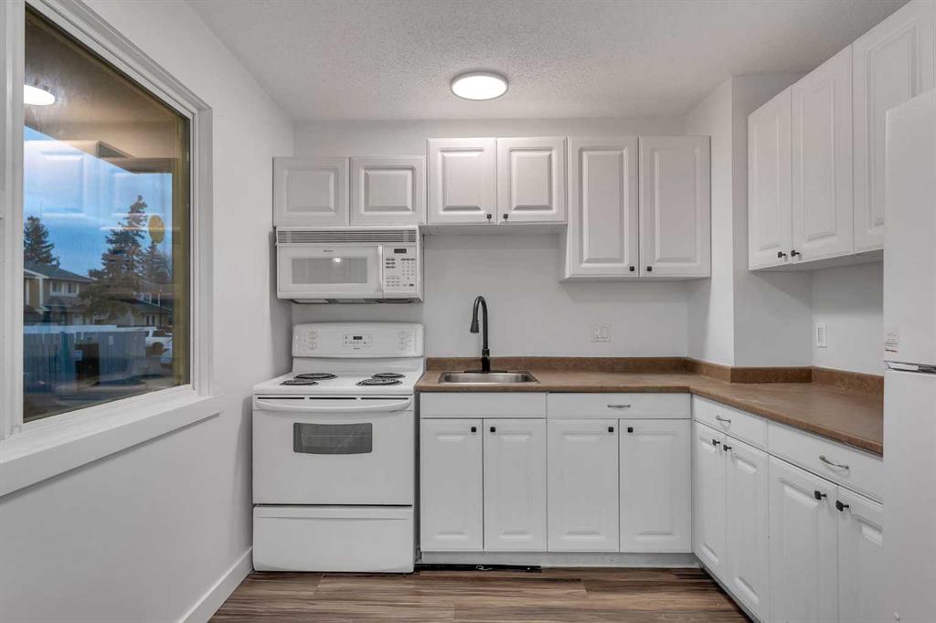 Picture for 429 Georgian Villas NE