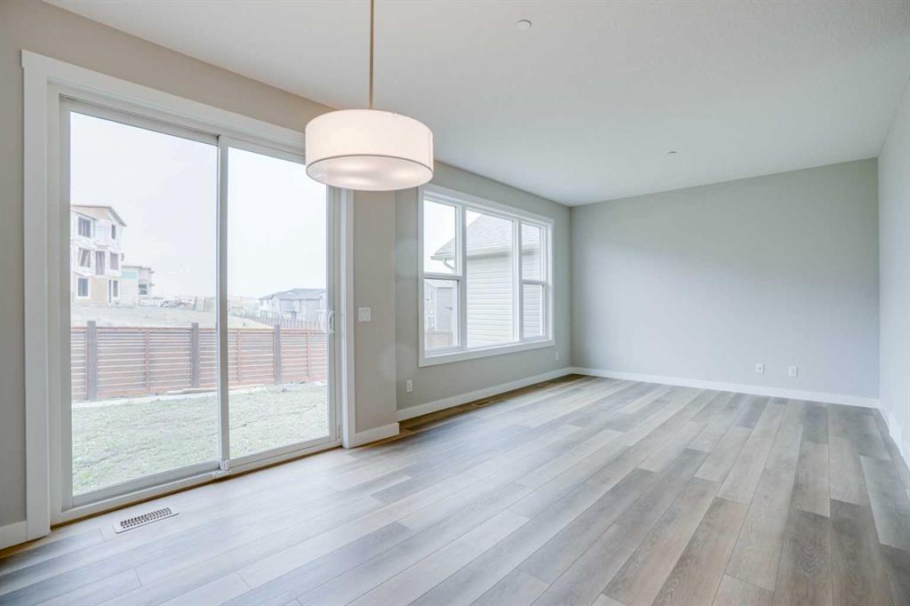 Picture for 77 Calhoun Crescent NE