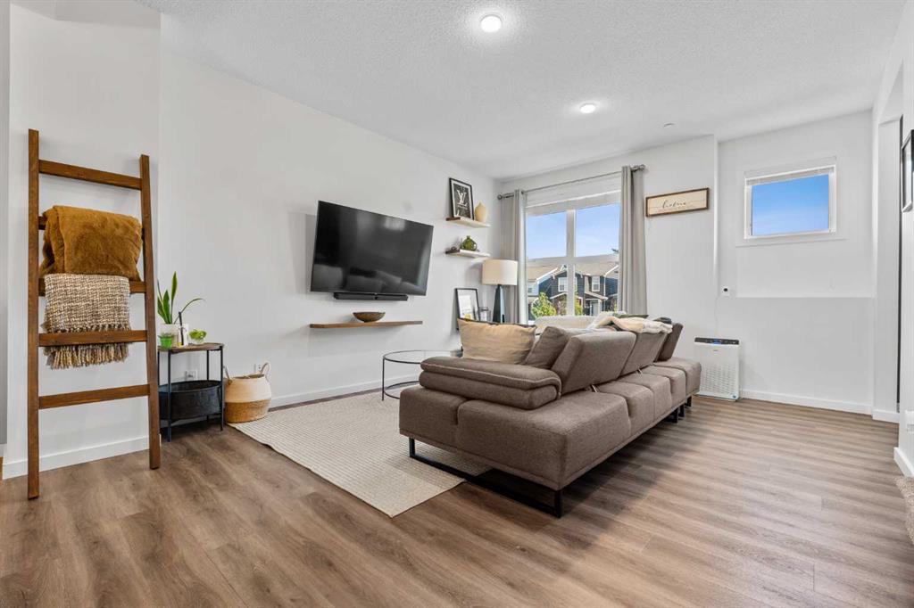 Picture for 228 Livingston View NE