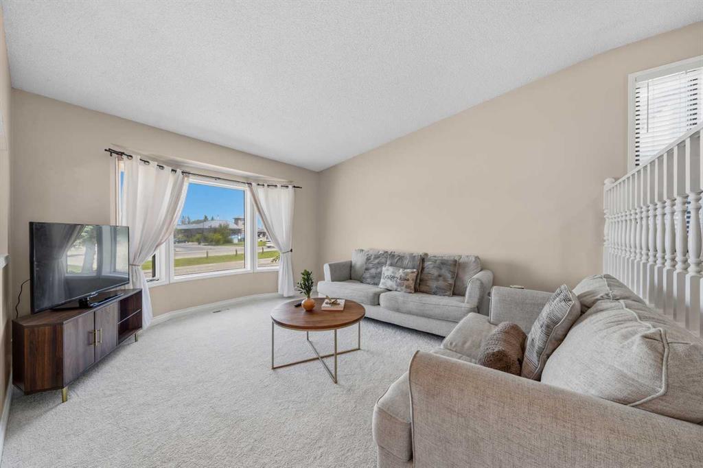 Picture for 71 Riverglen Crescent SE