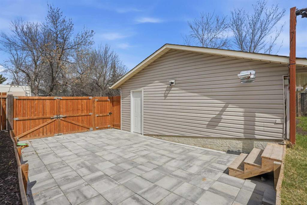 Picture for 203 Shawglen Road SW