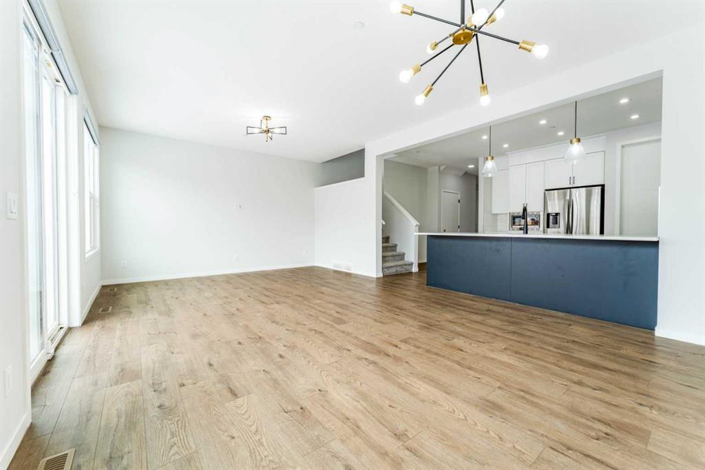 Picture for 13 Calhoun Crescent NE