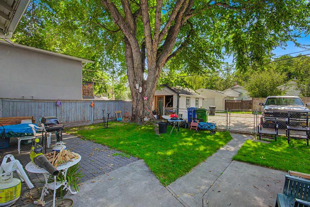 Picture for 121 10 Avenue NE