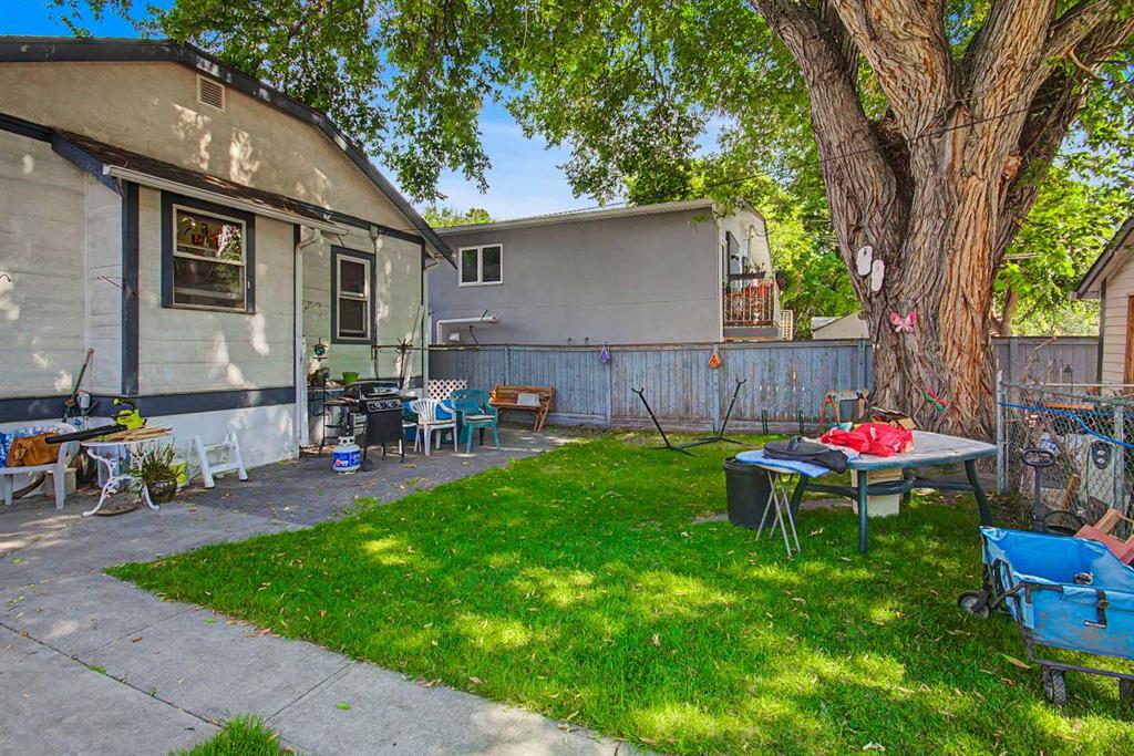 Picture for 121 10 Avenue NE