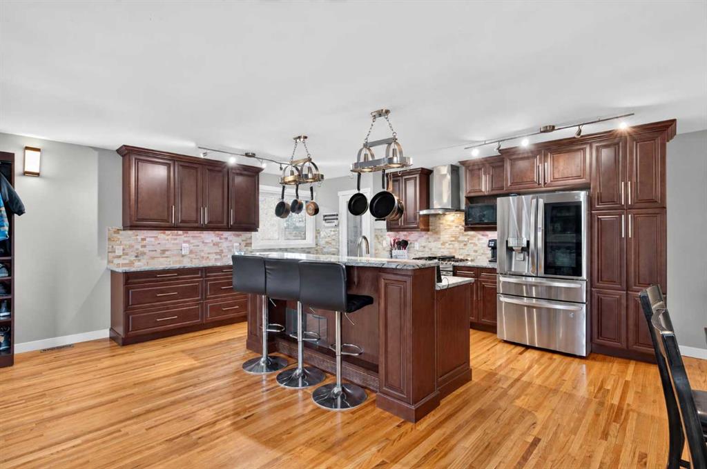 Picture for 907 Ranchview Crescent NW