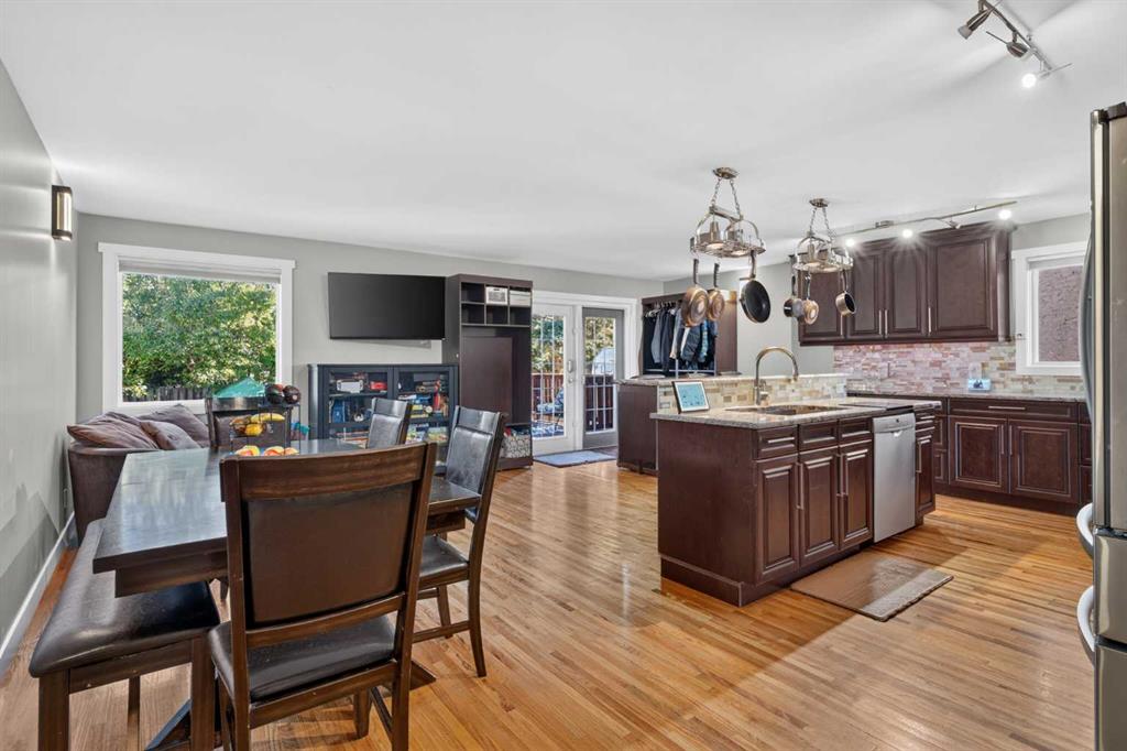 Picture for 907 Ranchview Crescent NW