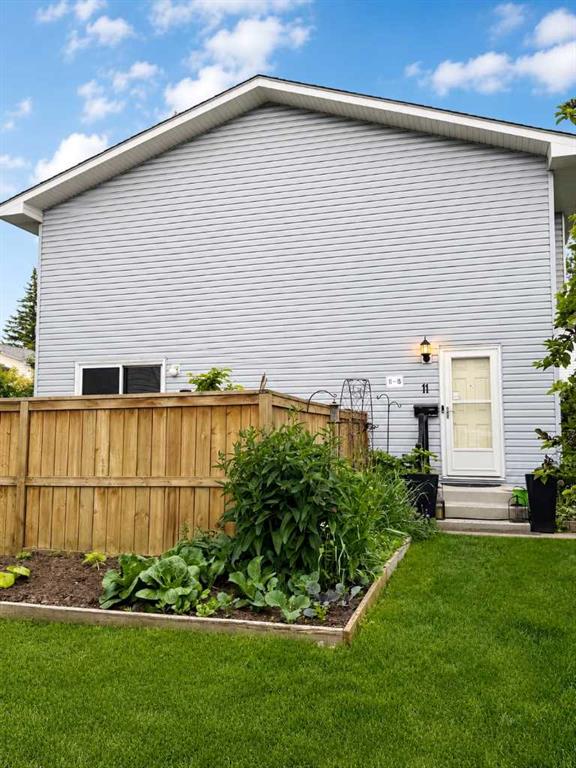 Picture for 11, 4810 40 Avenue SW