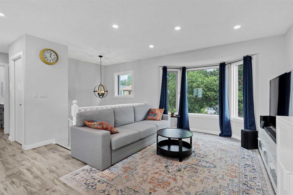 Picture for 47 Macewan Meadow Link NW
