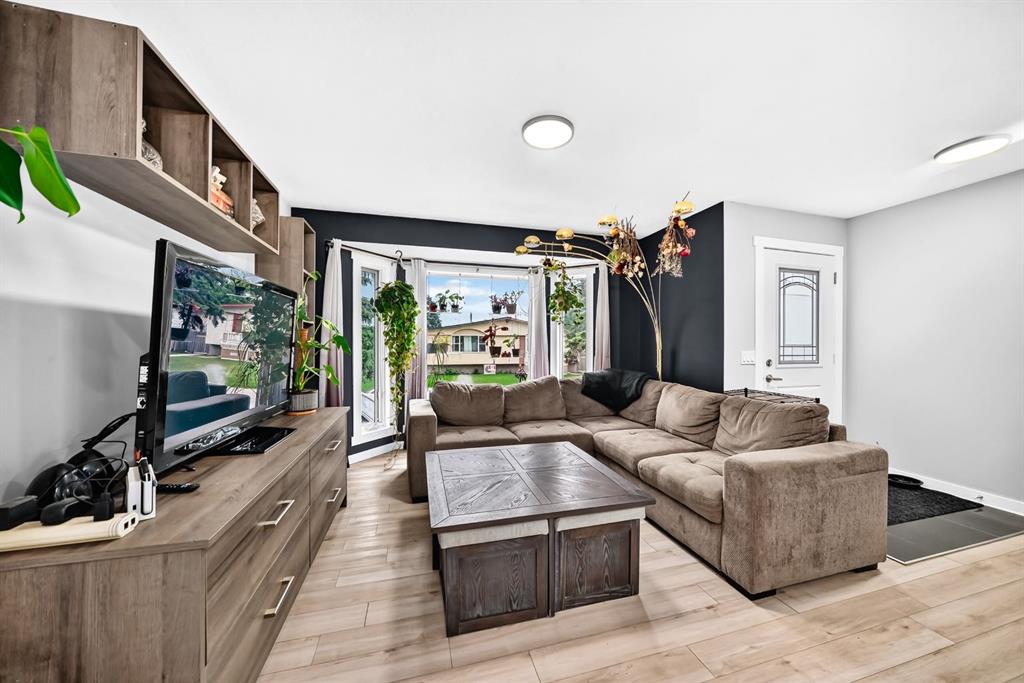Picture for 46 Dovercliffe Way SE