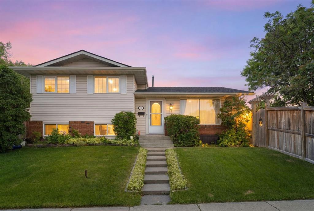 Picture for 76 Pinebrook Close NE