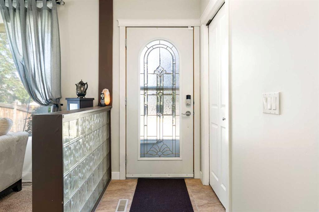 Picture for 76 Pinebrook Close NE
