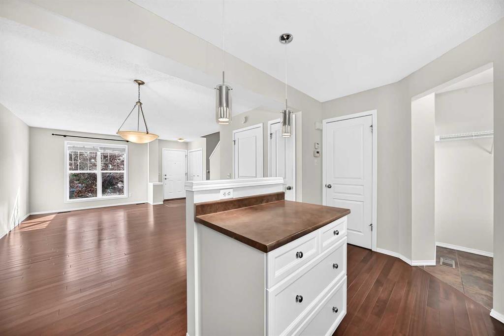 Picture for 321 Elgin Point SE