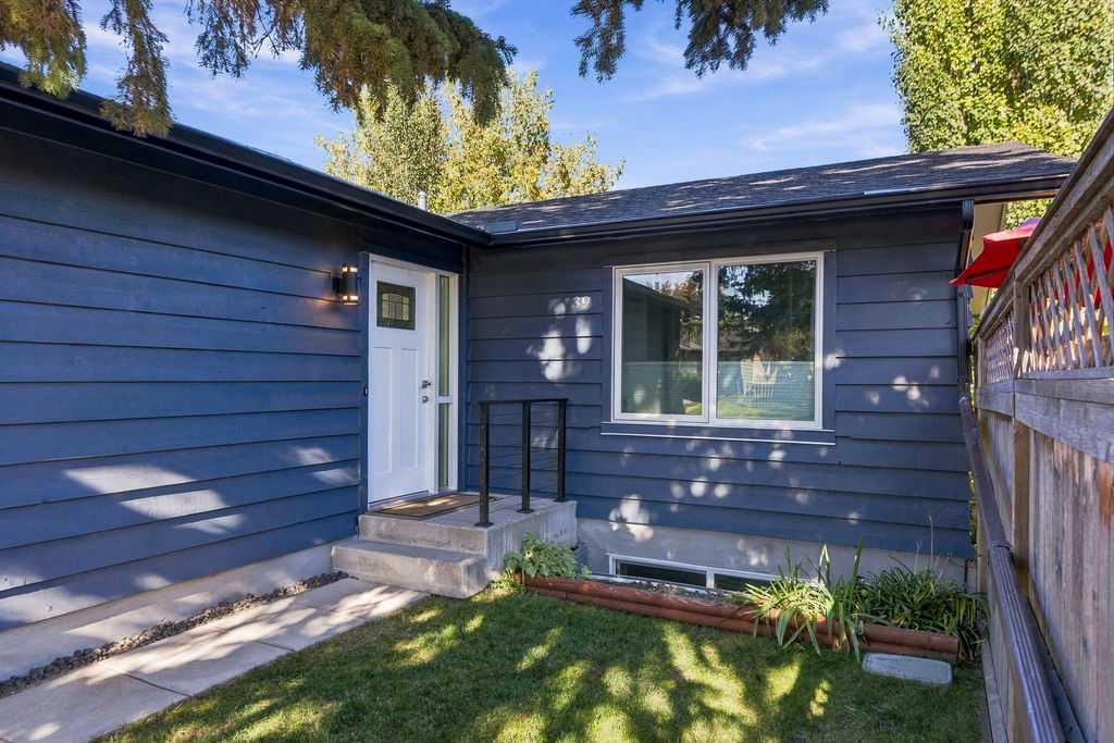 Picture for 39 Midridge Close SE