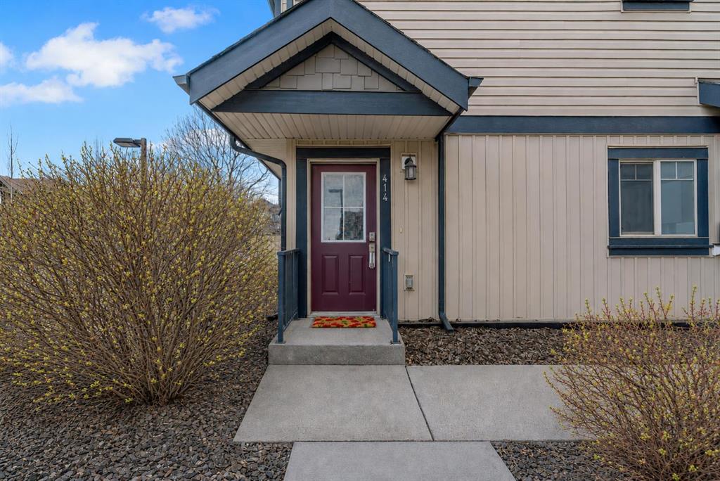 Picture for 414, 121 Copperpond Common SE