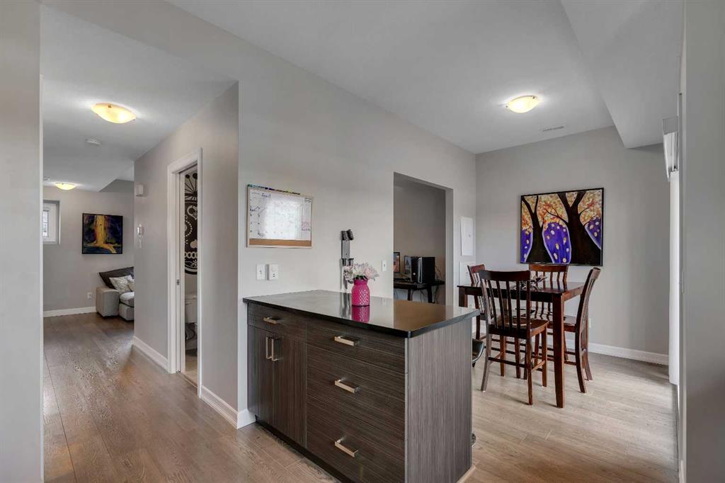 Picture for 414, 121 Copperpond Common SE