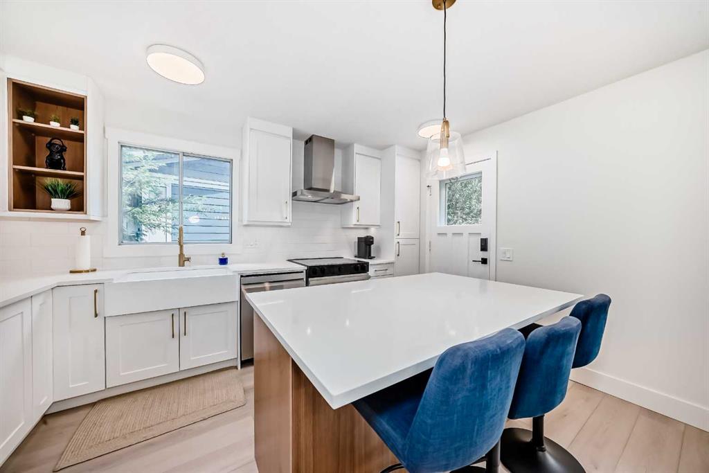 Picture for 170 Lake Sylvan Close SE