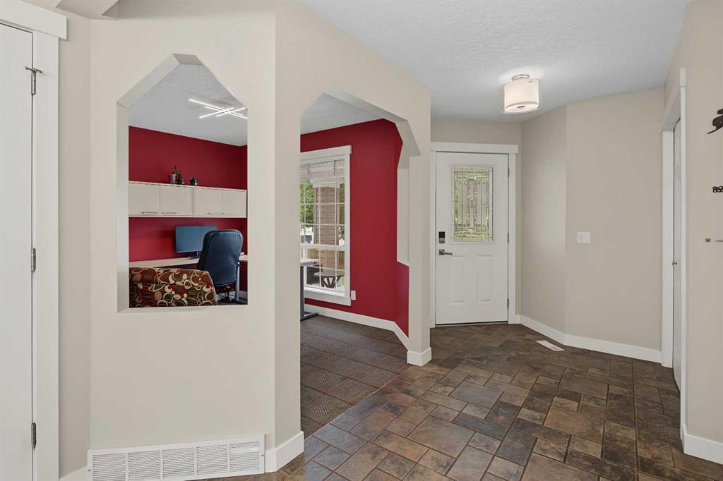 Picture for 21 Edgebrook Park NW