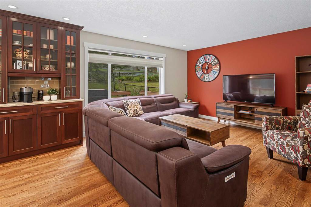 Picture for 21 Edgebrook Park NW