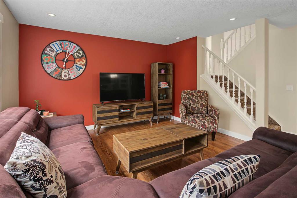 Picture for 21 Edgebrook Park NW