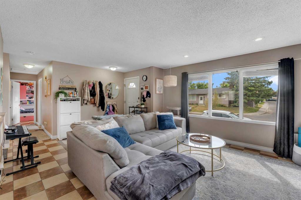 Picture for 112 Penmeadows Close SE