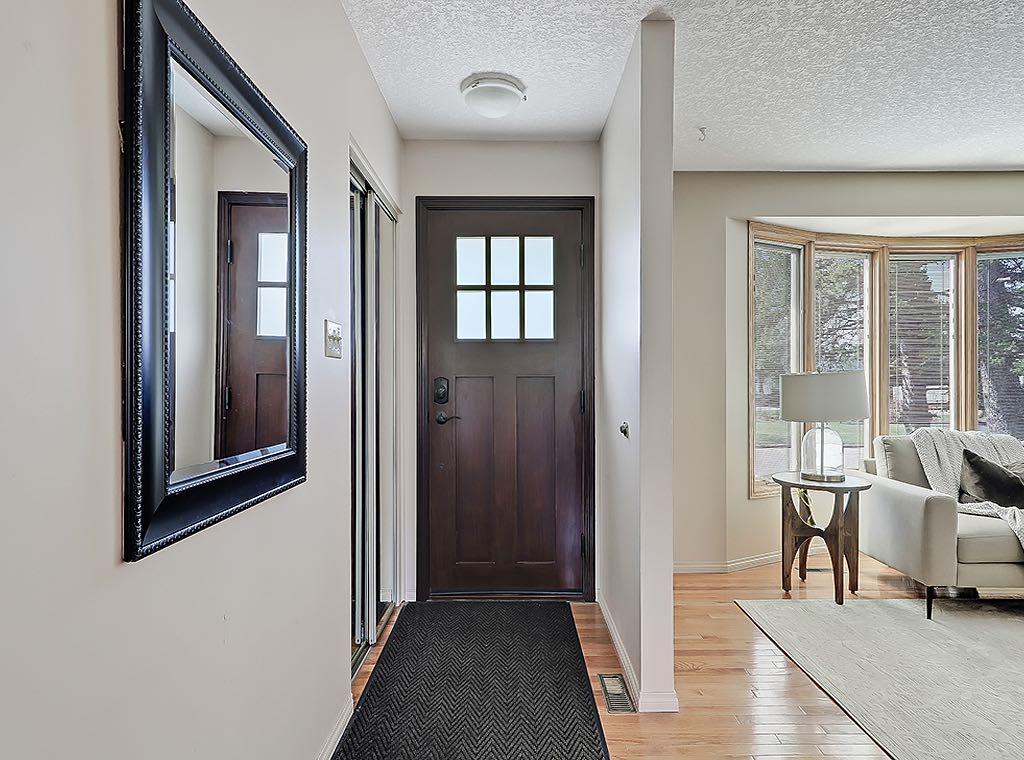 Picture for 44 Granlea Place SW
