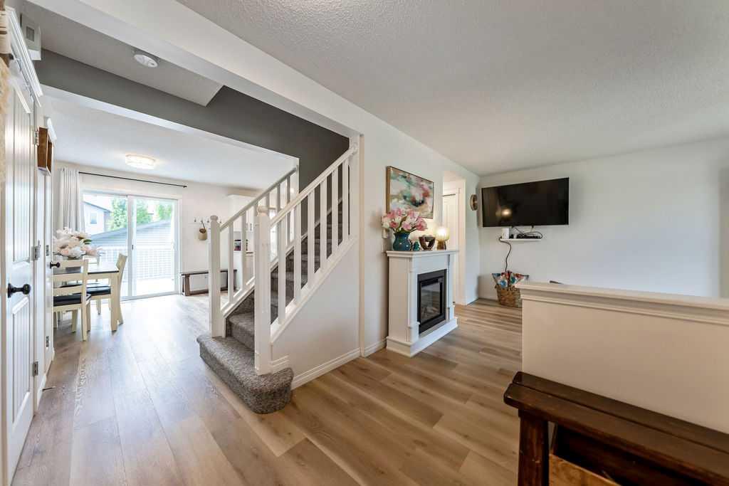 Picture for 19 Drake Landing Way 