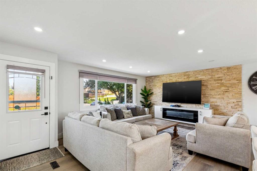 Picture for 12 Rundleson Way NE