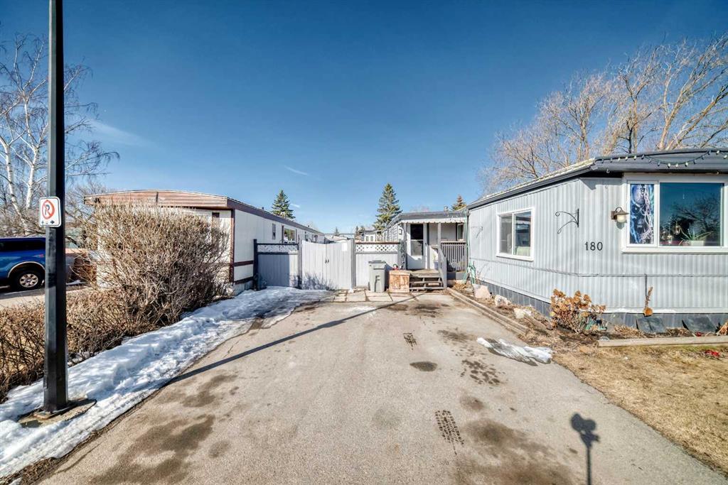 Picture for 180, 6724 17 Avenue SE