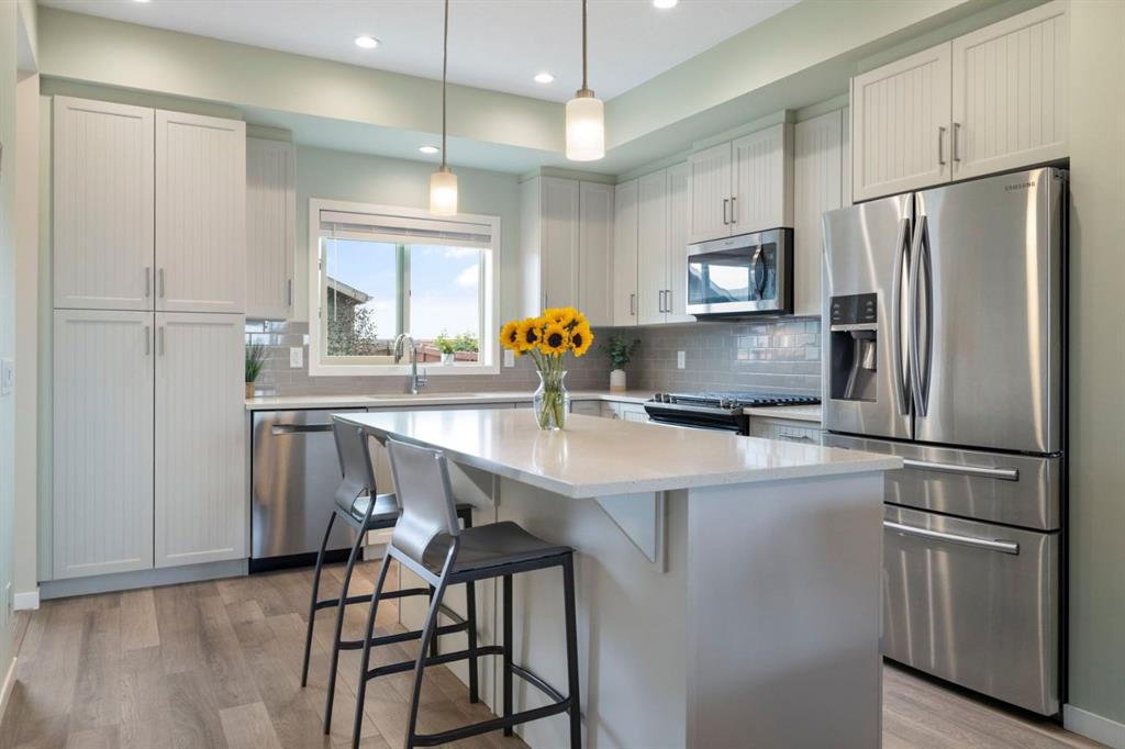 Picture for 719 Mahogany Boulevard SE