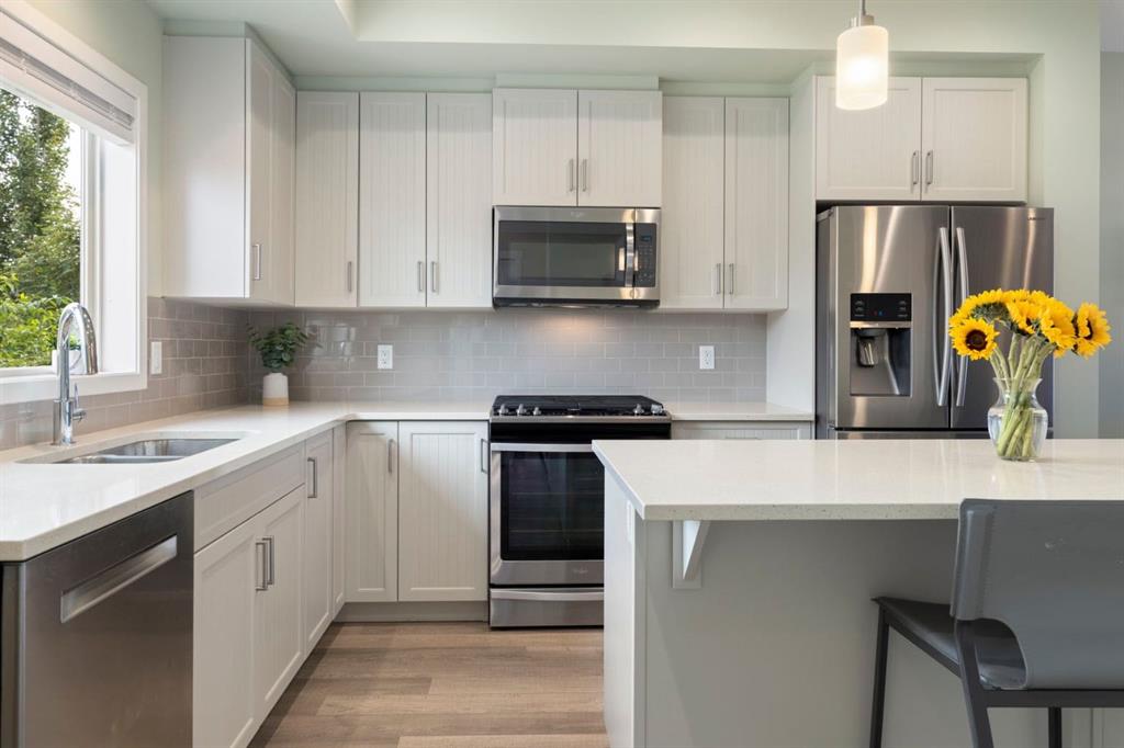 Picture for 719 Mahogany Boulevard SE